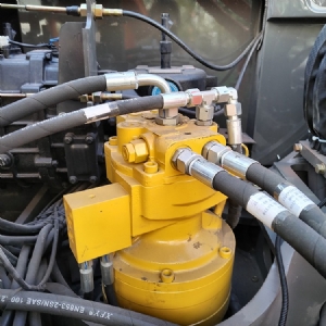 75型輪式抓木機